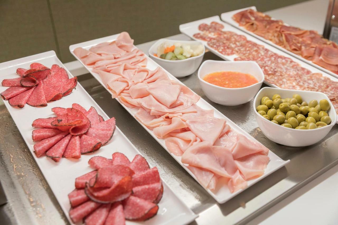 Hm Ayron Park - Adults Only 호텔 플라야 데 팔마 외부 사진 Cold cuts