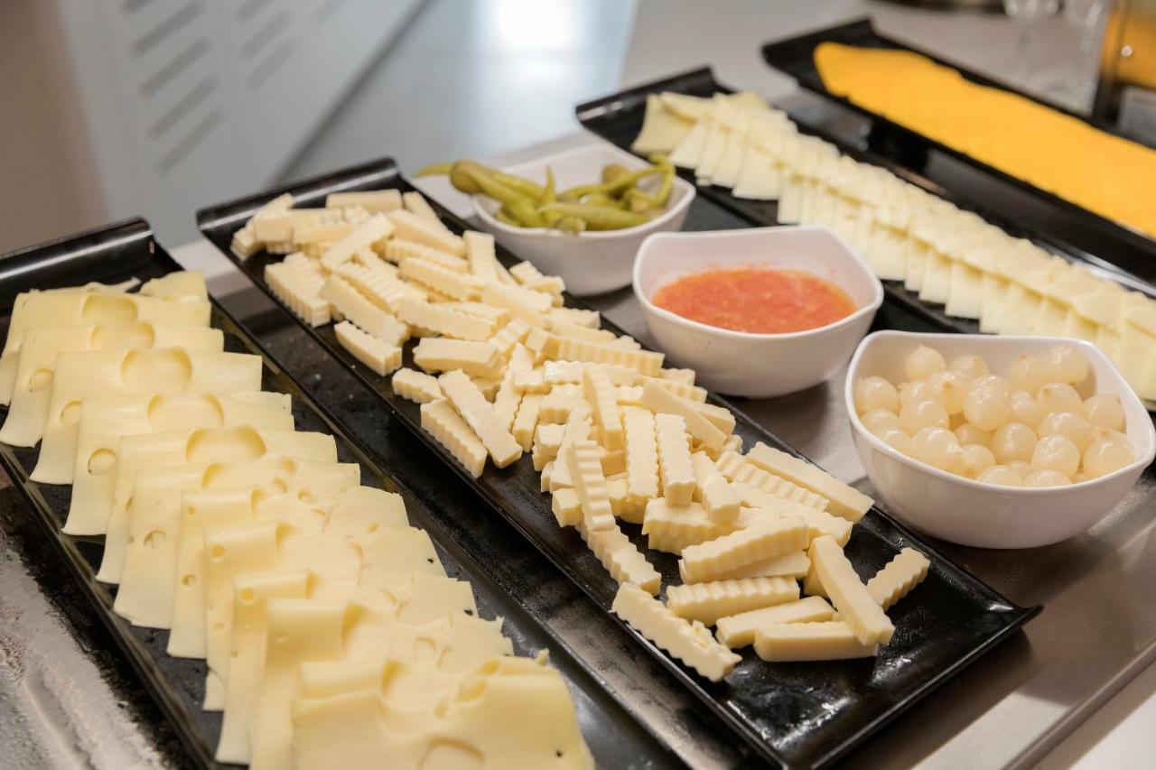 Hm Ayron Park - Adults Only 호텔 플라야 데 팔마 외부 사진 Feta cheese
