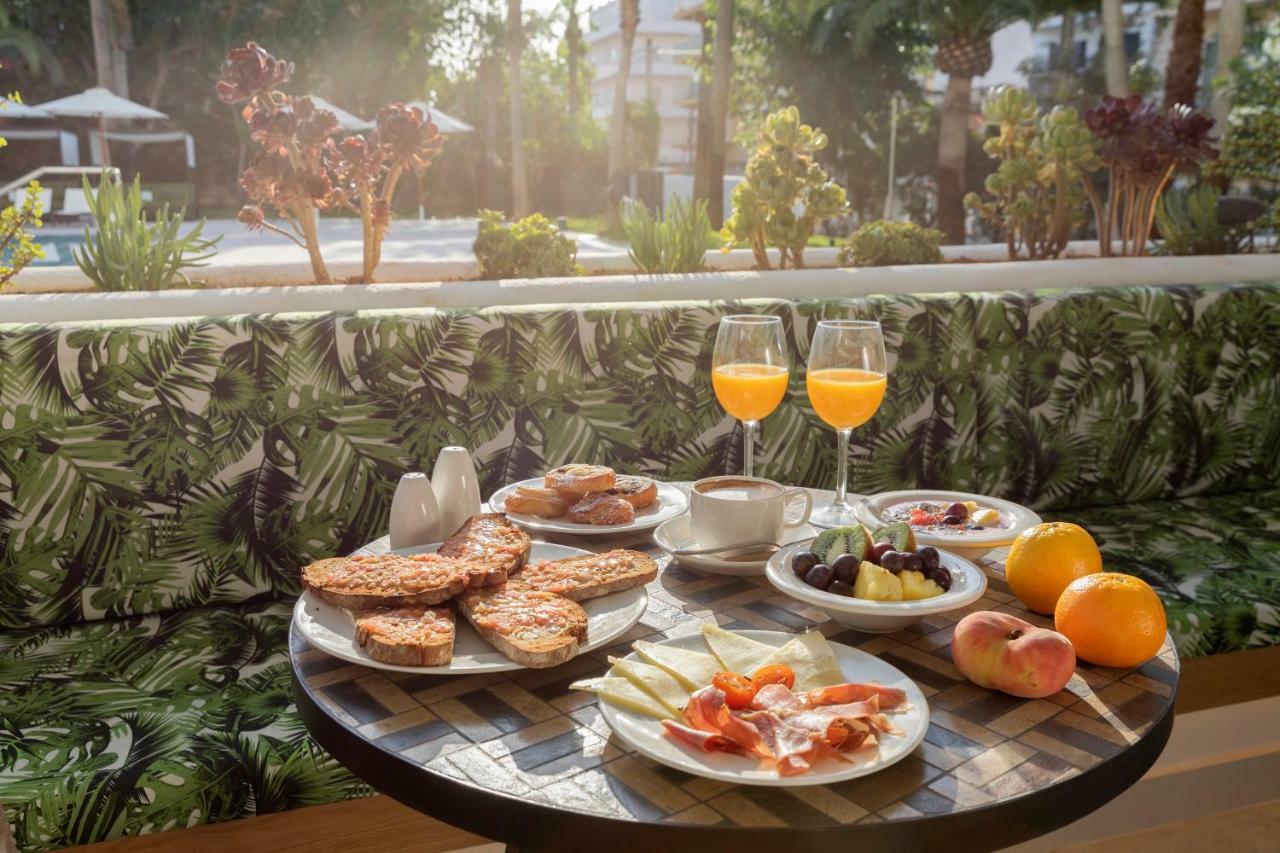 Hm Ayron Park - Adults Only 호텔 플라야 데 팔마 외부 사진 A typical breakfast