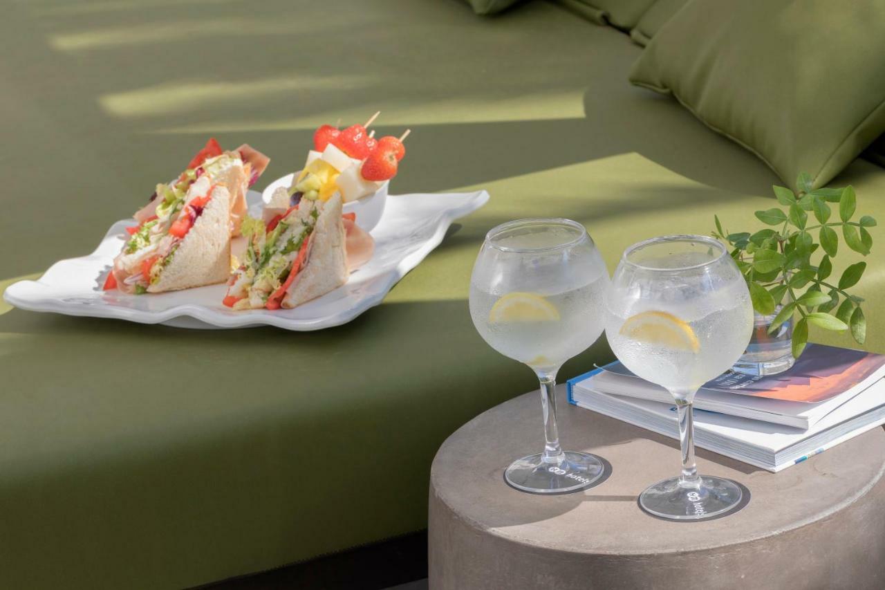 Hm Ayron Park - Adults Only 호텔 플라야 데 팔마 외부 사진 Glasses of S.PELLEGRINO Sparkling Water