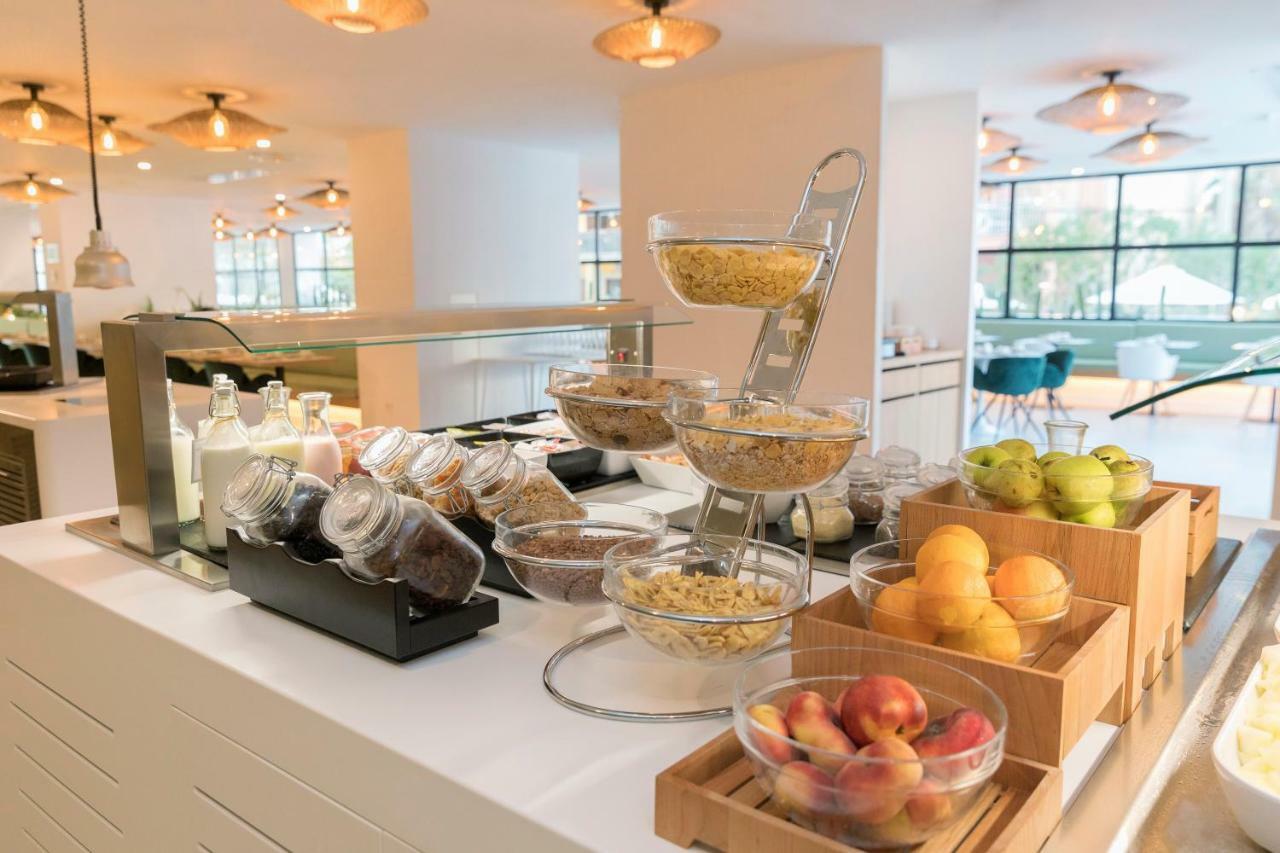 Hm Ayron Park - Adults Only 호텔 플라야 데 팔마 외부 사진 A breakfast buffet at a hotel