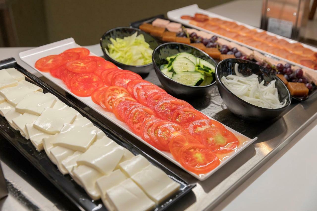 Hm Ayron Park - Adults Only 호텔 플라야 데 팔마 외부 사진 A selection of cheese and vegetables